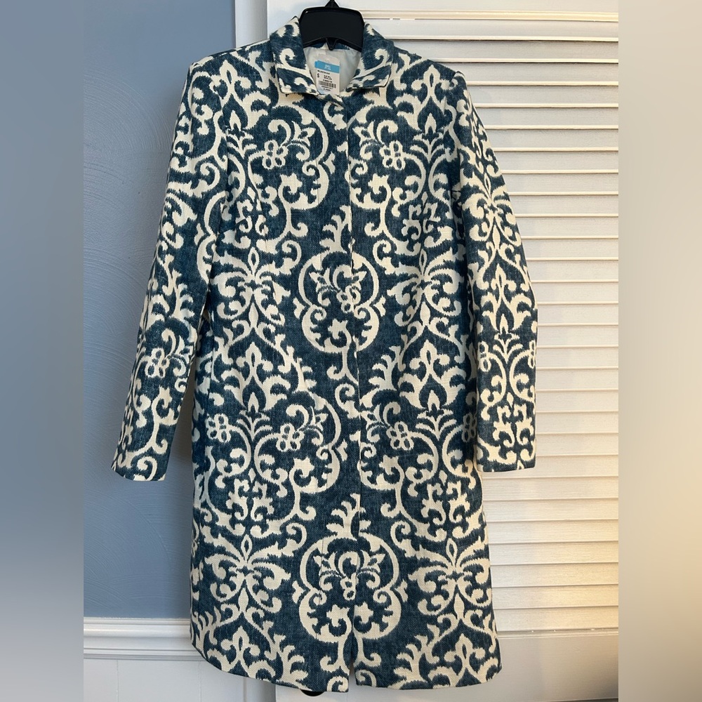 Elegant Blue and White Patterned lightweight coat.